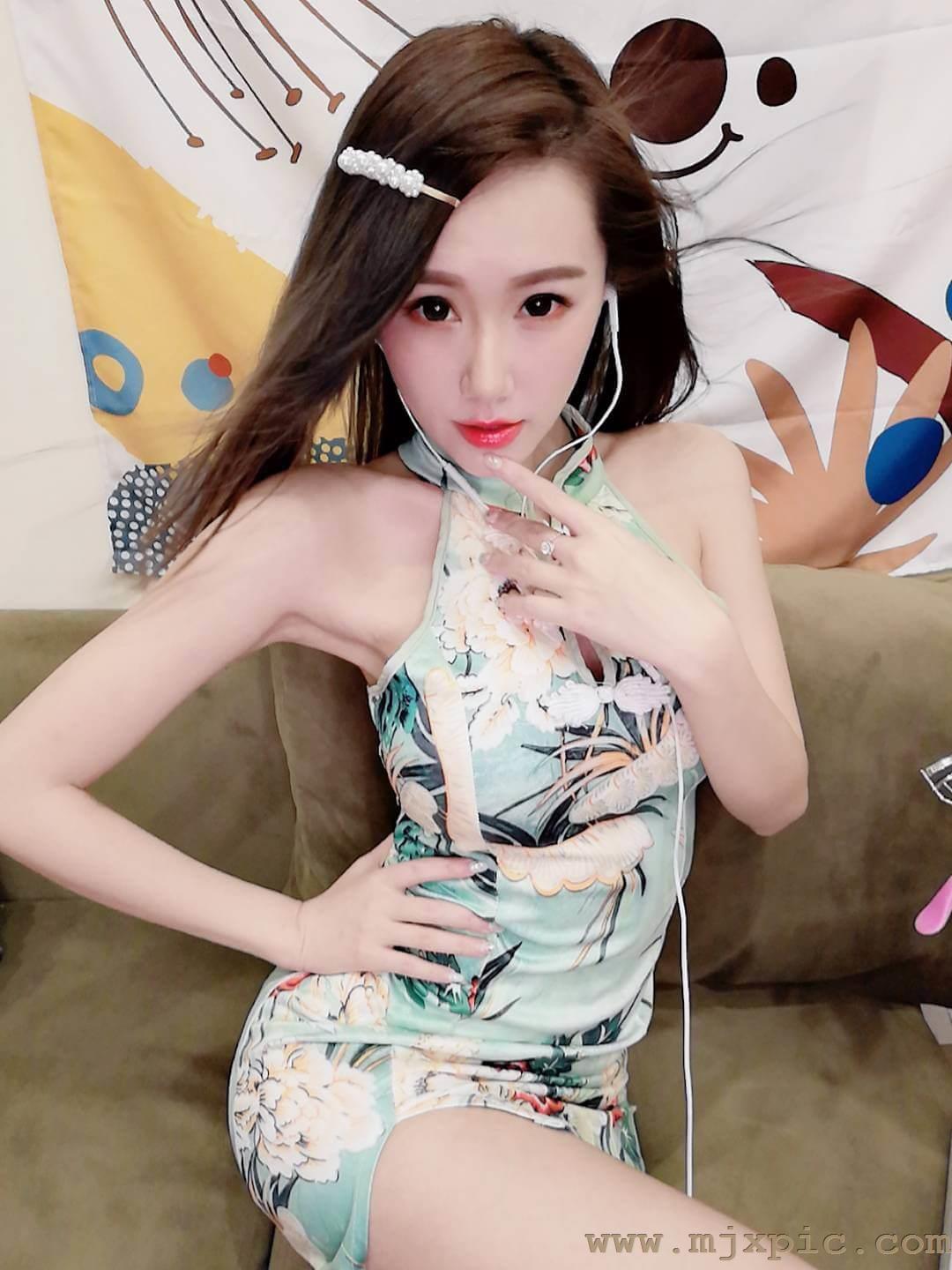 新中式无袖露肩印花复古旗袍连衣裙开叉包臀裙买家秀