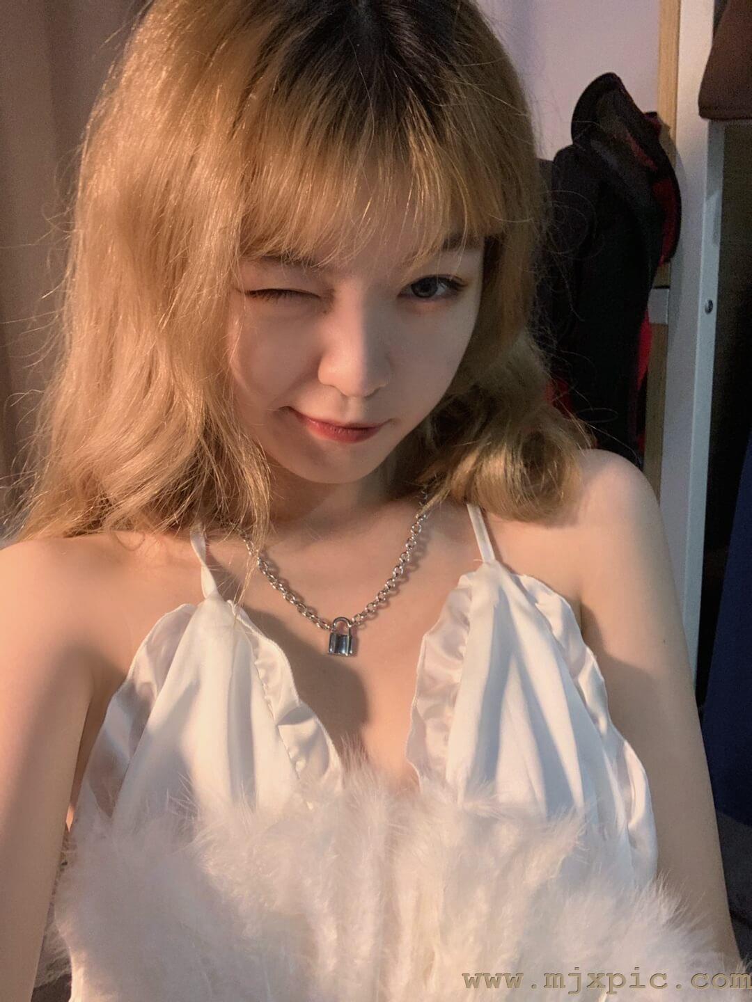 狐狸不是妖调情cos奶油丝绸露背绑带V领吊带性感睡裙买家秀
