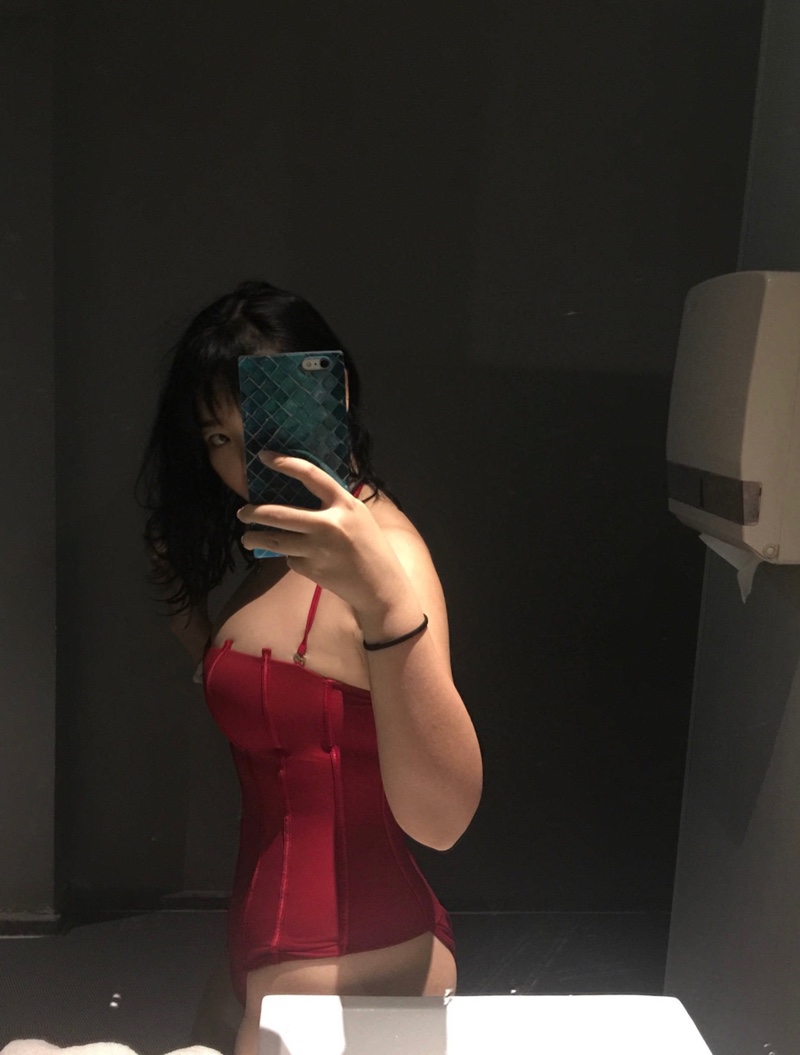 红色性感女性连体泳衣买家秀