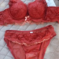 红色性感蕾丝聚拢文胸套装买家秀